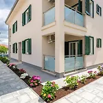 شقة With Parking Space Baska, Krk - 25249